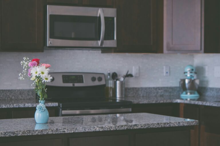 Does baking soda damage granite