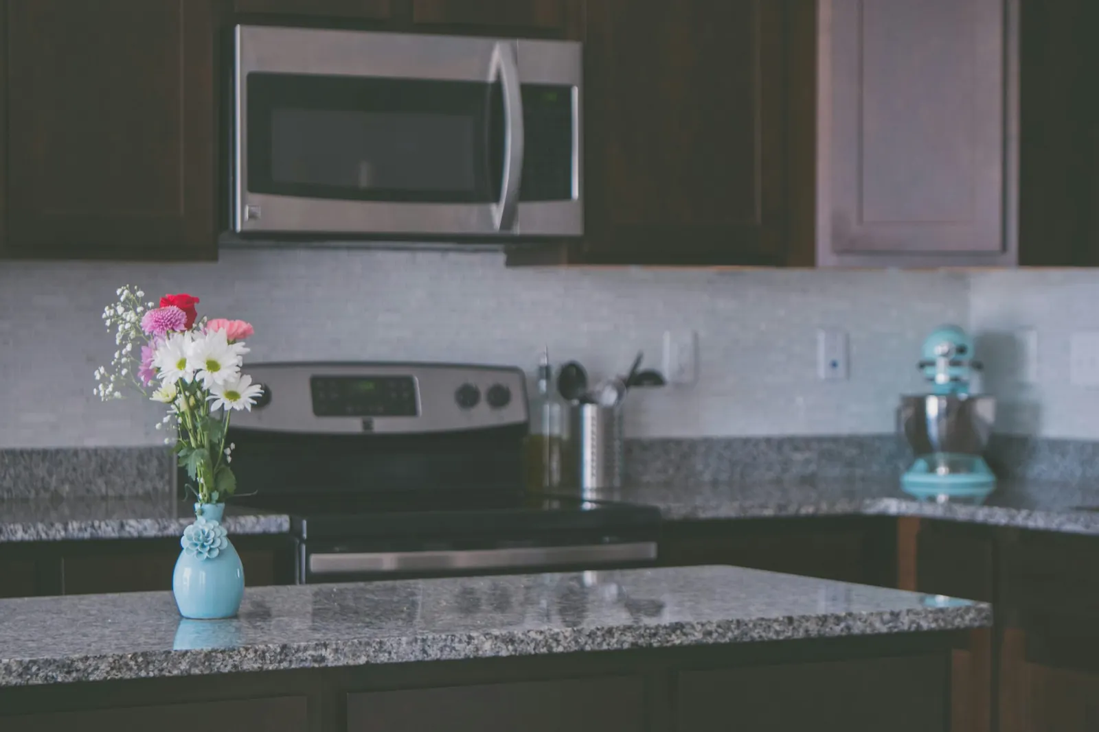 Does baking soda damage granite